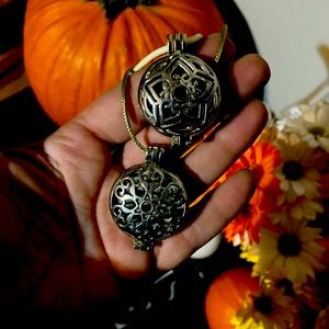 Aromatherapy necklace